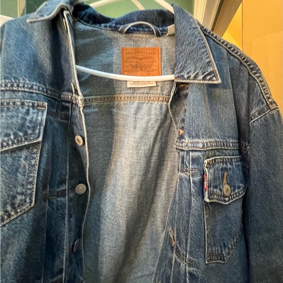 Used Levi's Classic Blue Denim Jacket- size small - Picture 5 of 5